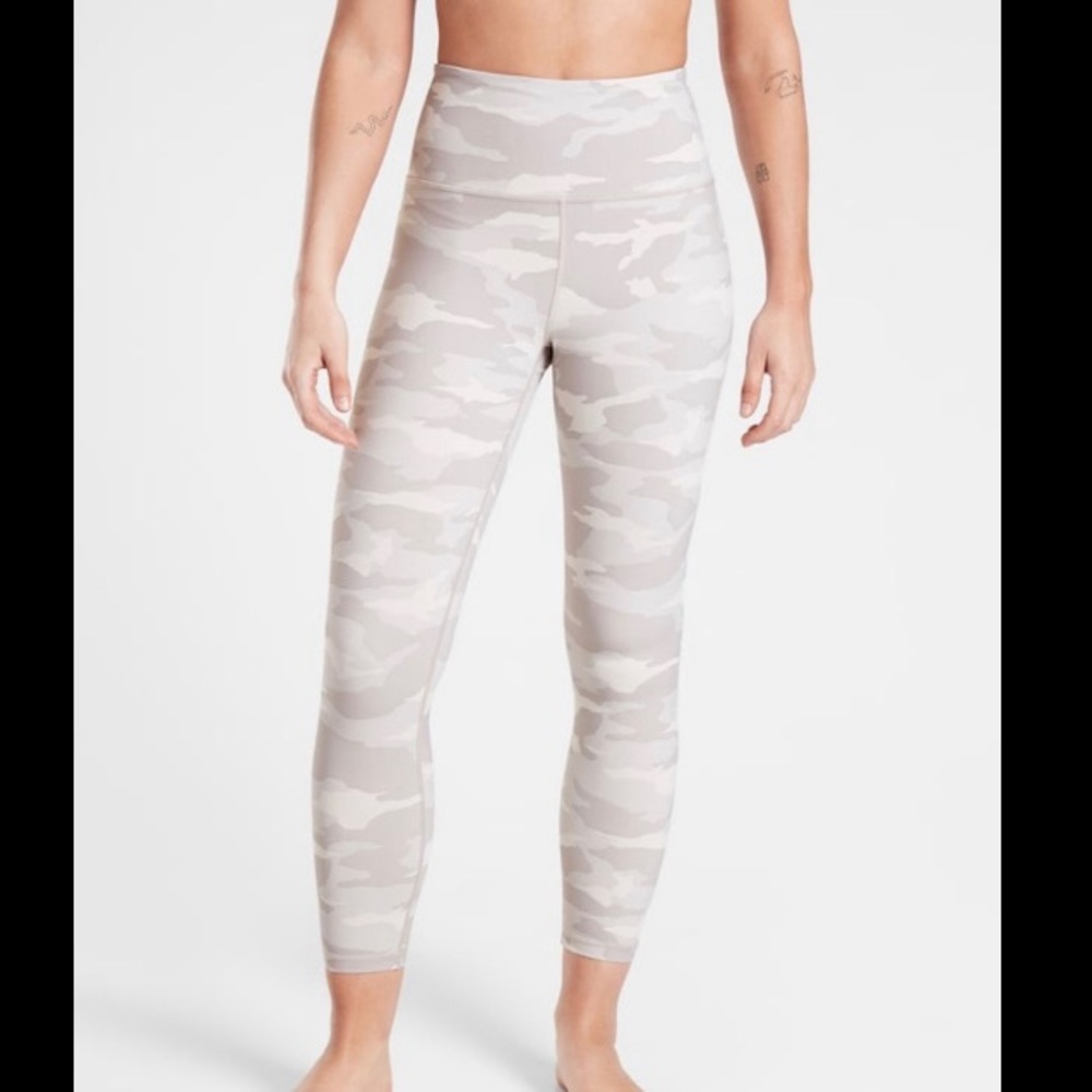 ✨ S A L E ✨ Athleta Camo Leggings